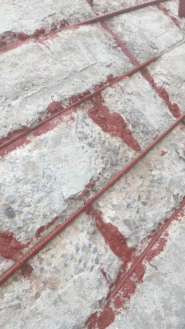 钢筋刷油漆